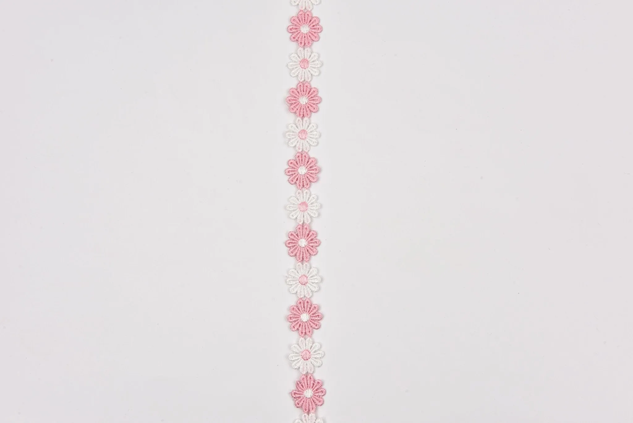 Daisy Flower Pattern Embroidery Lace Trim / 2 yards / packet